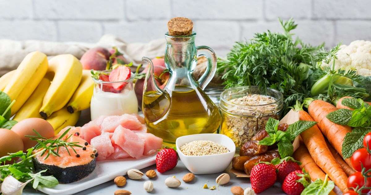 ¿Qué es la dieta DASH y cuál es su objetivo clínico?