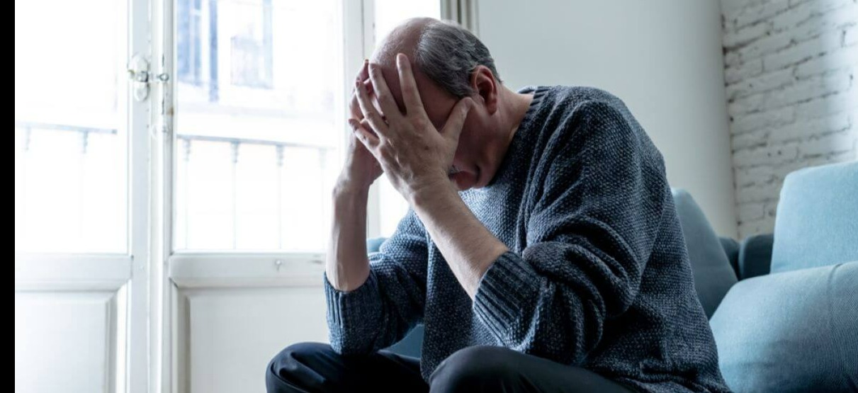 El hambre emocional no obedece a una necesidad real de comer, es más, puede que aparezca tan solo media hora después de haber desayunado, comido o cenado quedando satisfechos.