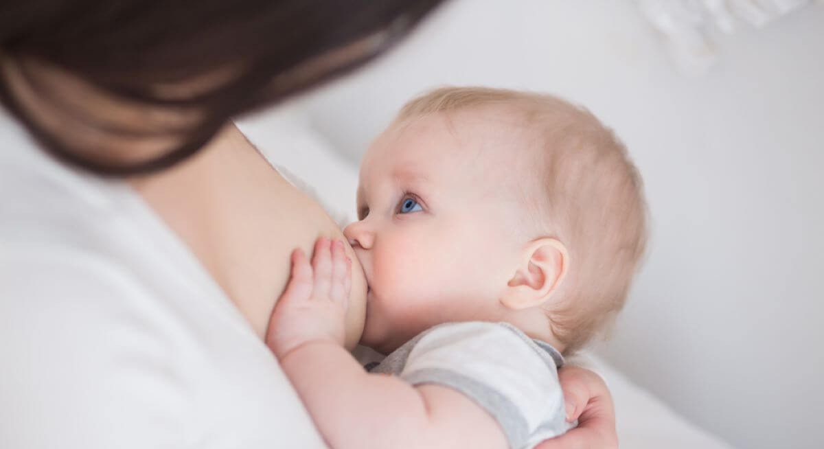 El cólico del lactante puede resultar desesperante para los progenitores. Pues, los bebés suelen llorar desconsoladamente sin que tengan hambre o estén enfermos.