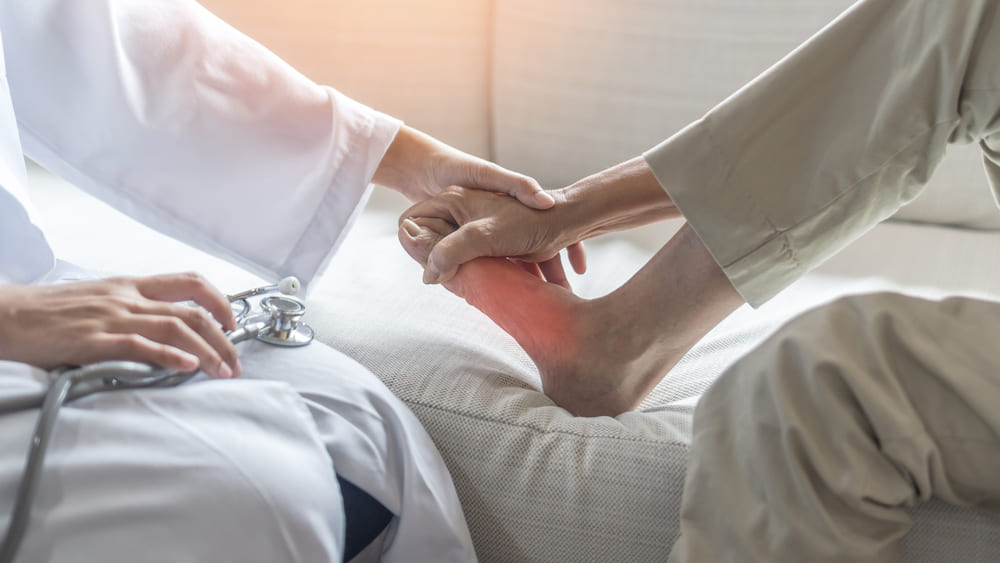 Sintomas, causas y consecuencias de la Artritis Reumatoide en los pies