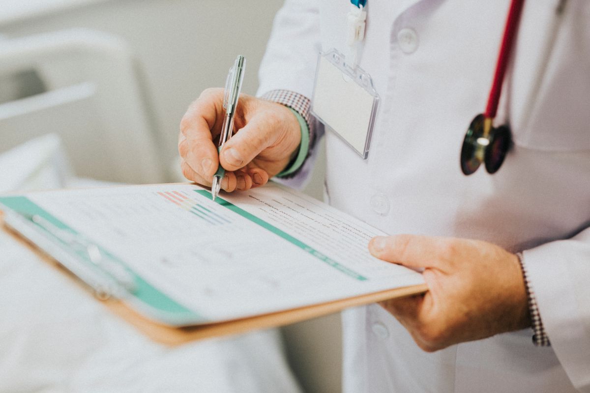 Un chequeo médico regular es clave para mantener tu salud. Conoce los beneficios de realizarte un chequeo completo, preventivo o deportivo.