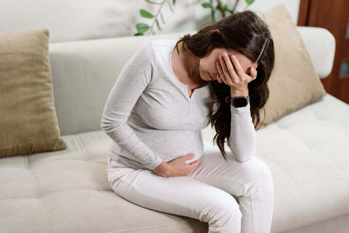Infórmate sobre los riesgos de la salmonelosis durante el embarazo, cómo prevenirla y qué tratamiento seguir para proteger tu salud y la del bebé.