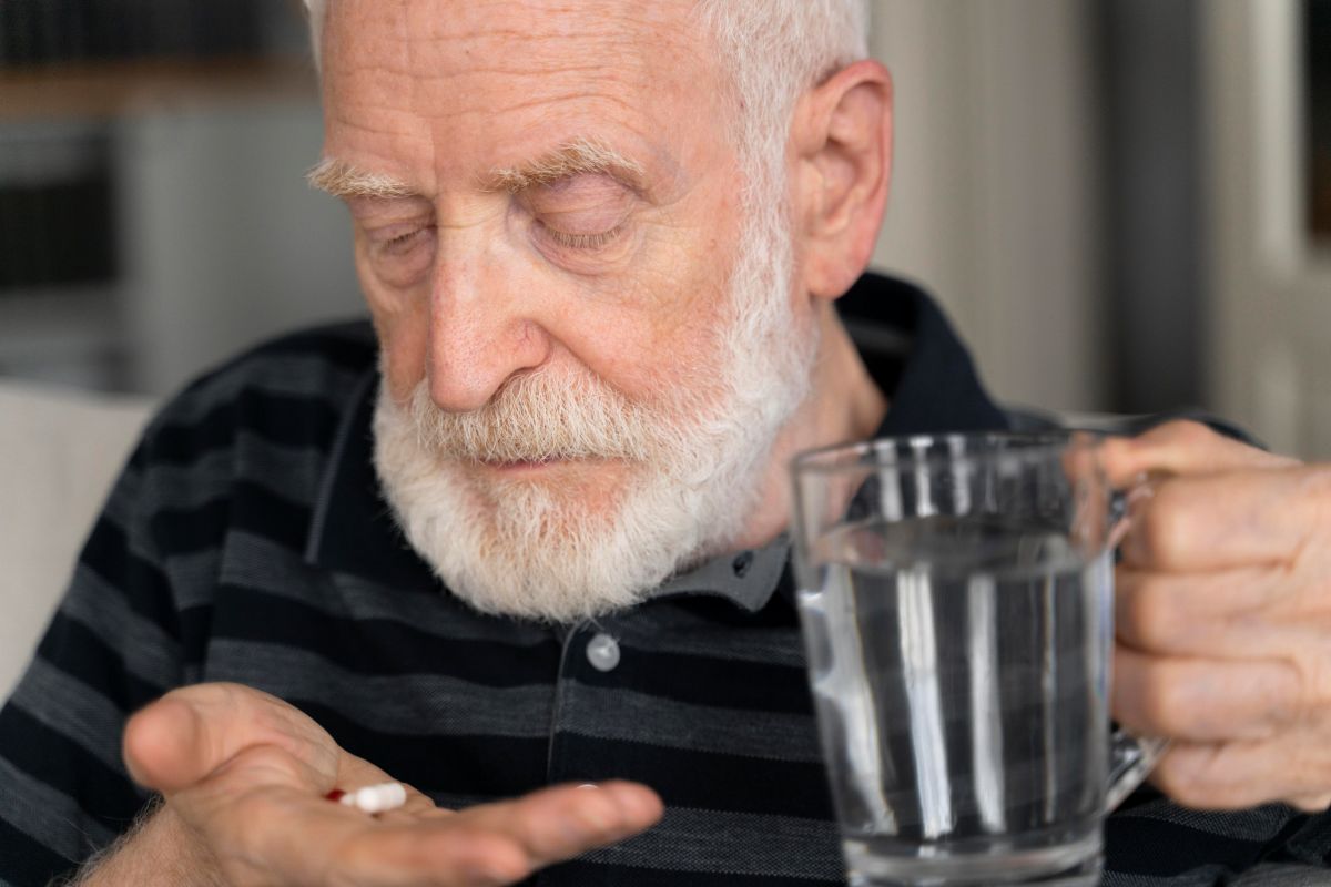 La hipocondría es un trastorno psicológico que provoca preocupación excesiva por la salud. Descubre qué la causa, sus síntomas y cómo tratarla.