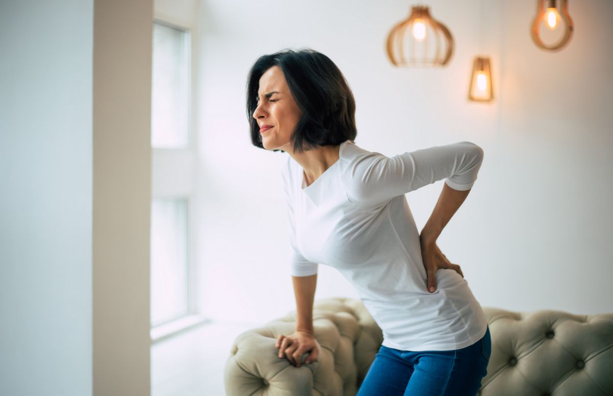 Descubre las causas y síntomas del pinzamiento en la espalda. Aprende cómo tratar y prevenir este dolor lumbar y mejorar tu calidad de vida.