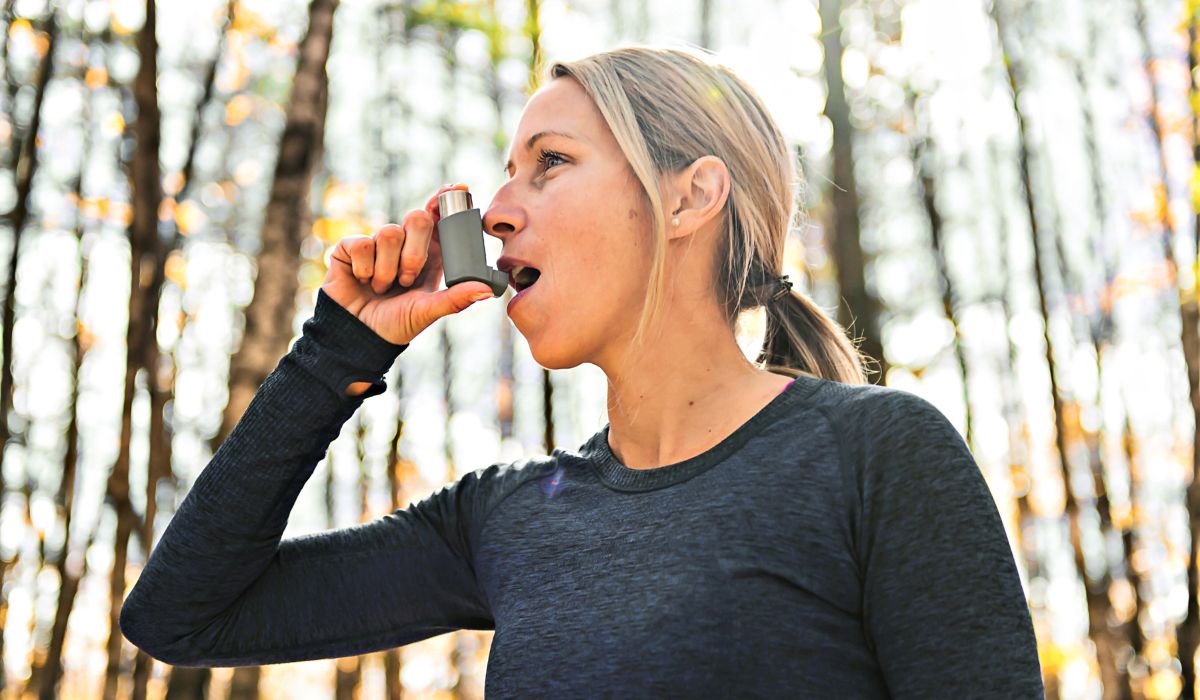 Cuando se padece asma, los síntomas pueden ser muy molestos e incluso suponer un riesgo para la salud en los casos graves. Por eso es fundamental identificar las causas que provocan la enfermedad y ajustar el tratamiento a las necesidades específicas de cada paciente, con el fin de cuidar su calidad de vida y evitar ataques repentinos.