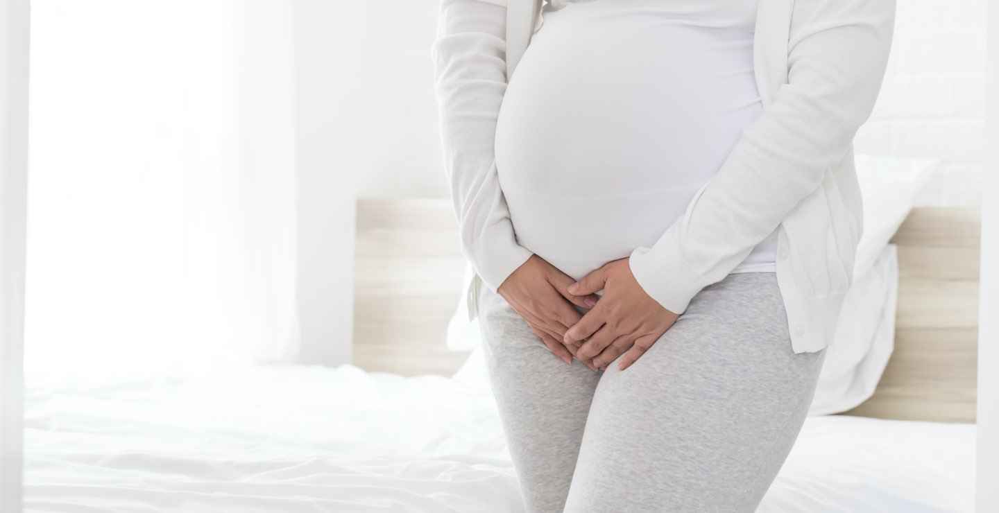 El embarazo es un proceso fisiológico en el que se desarrolla un feto dentro del cuerpo de una mujer hasta el momento del parto, en el que se da la vida a un bebé.